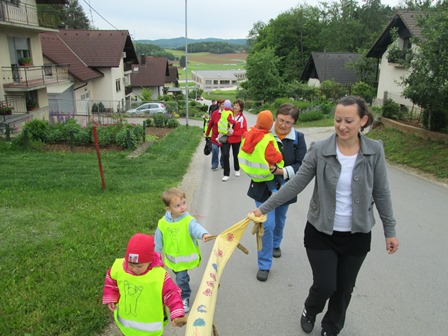 SKUPINA ROŽICE: Z VLAKOM NA POTEP