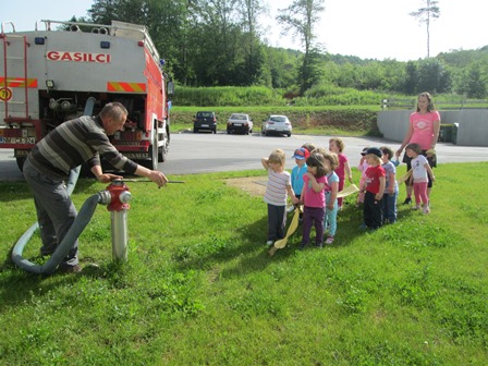 SKUPINA ROŽICE: GASILSKO VOZILO